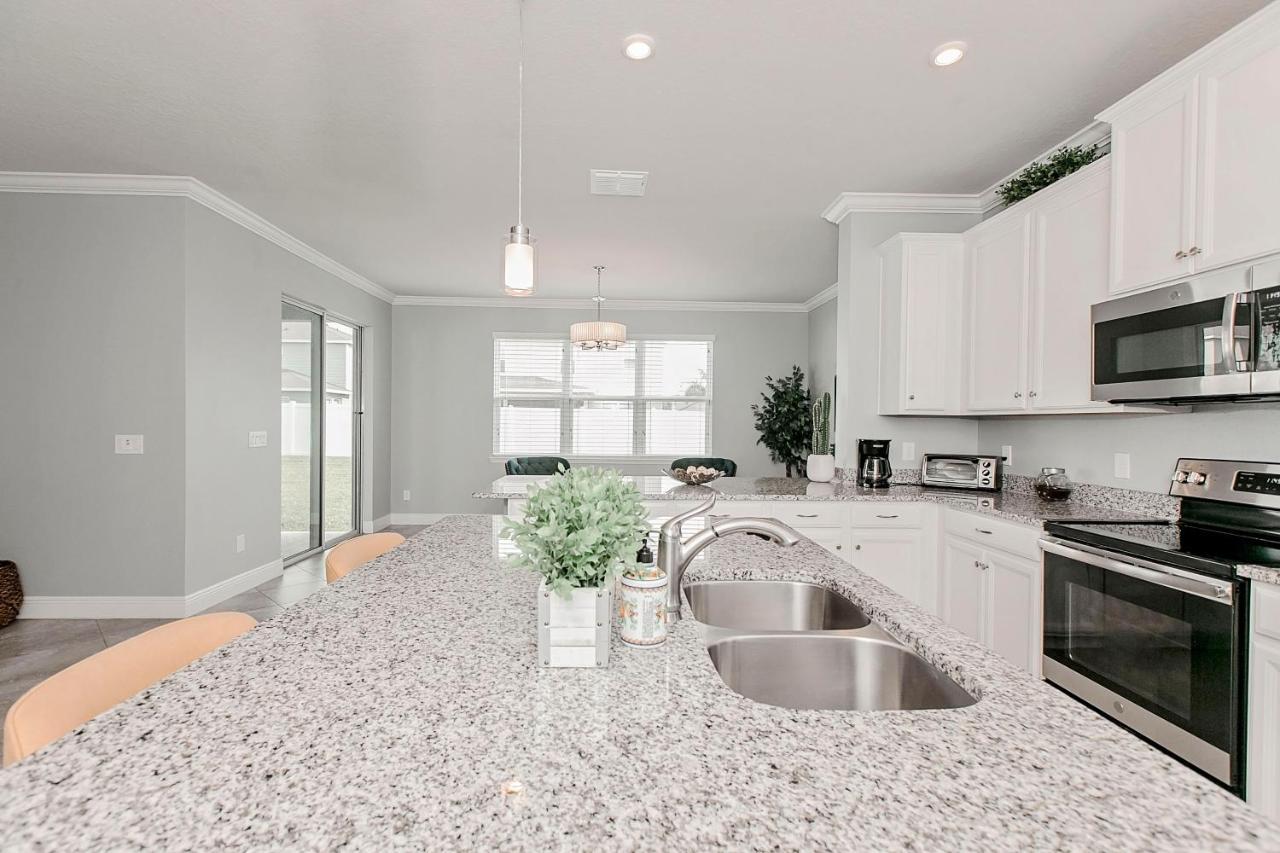 Spacious 4 bedroom home in Sanford/Orlando! Exterior foto